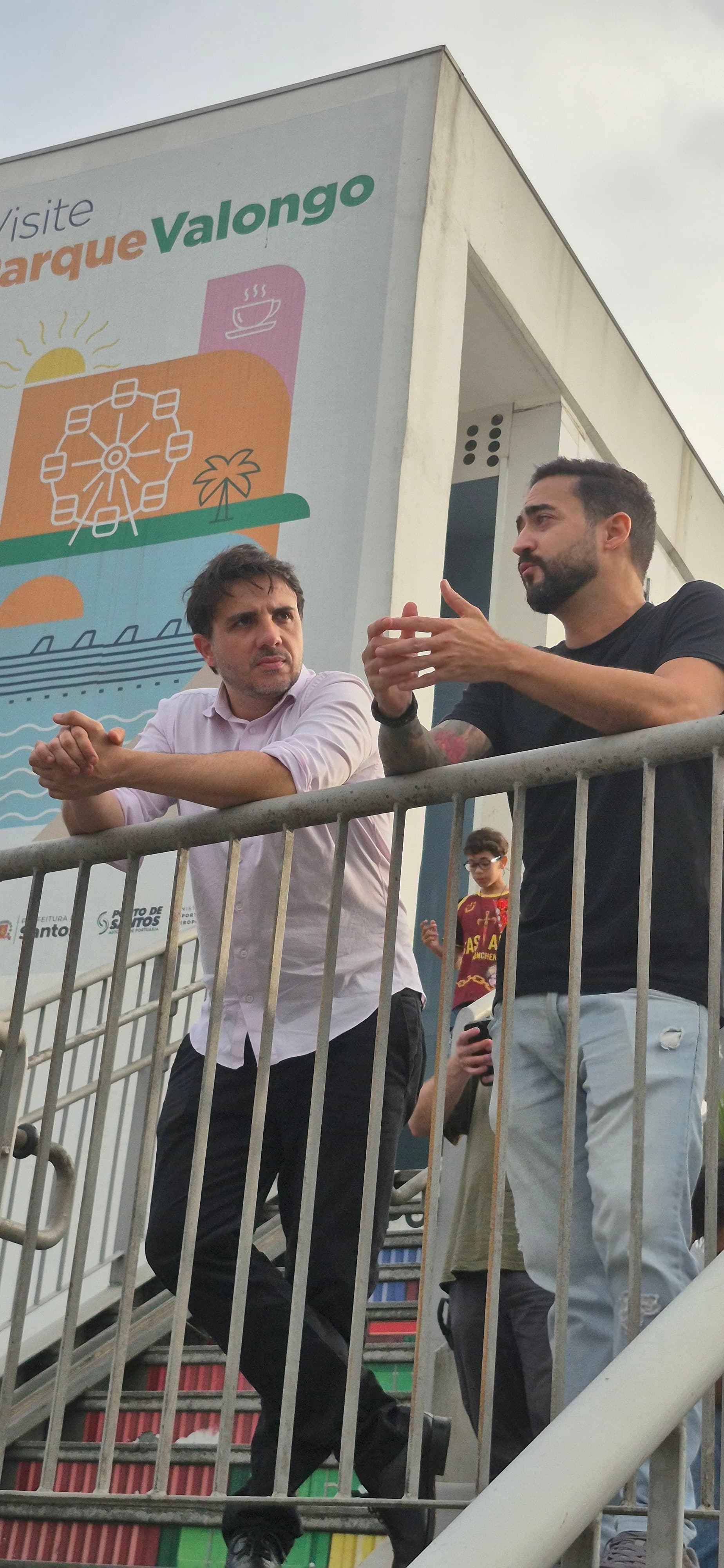 Caio Mendonça conversando com Renan Santos