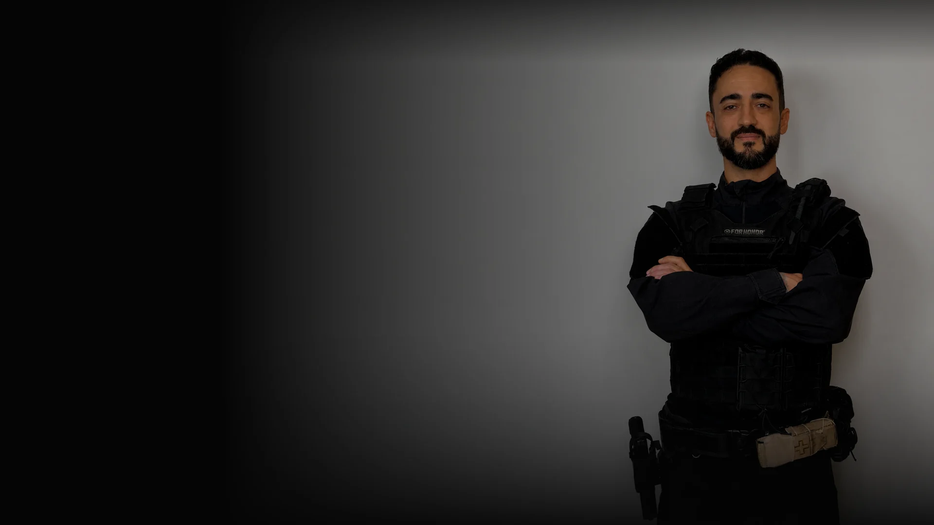 Caio Mendonça em uniforme operacional da Polícia Federal